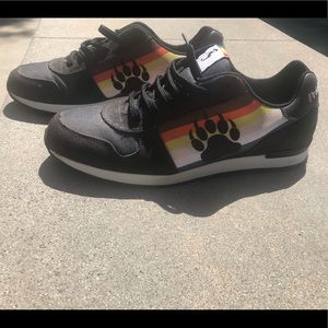 almost NEW-Pride shoes! Size 44 or 10,w/Bear claw.